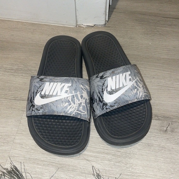 Nike benassi slides US 6 - Picture 1 of 5